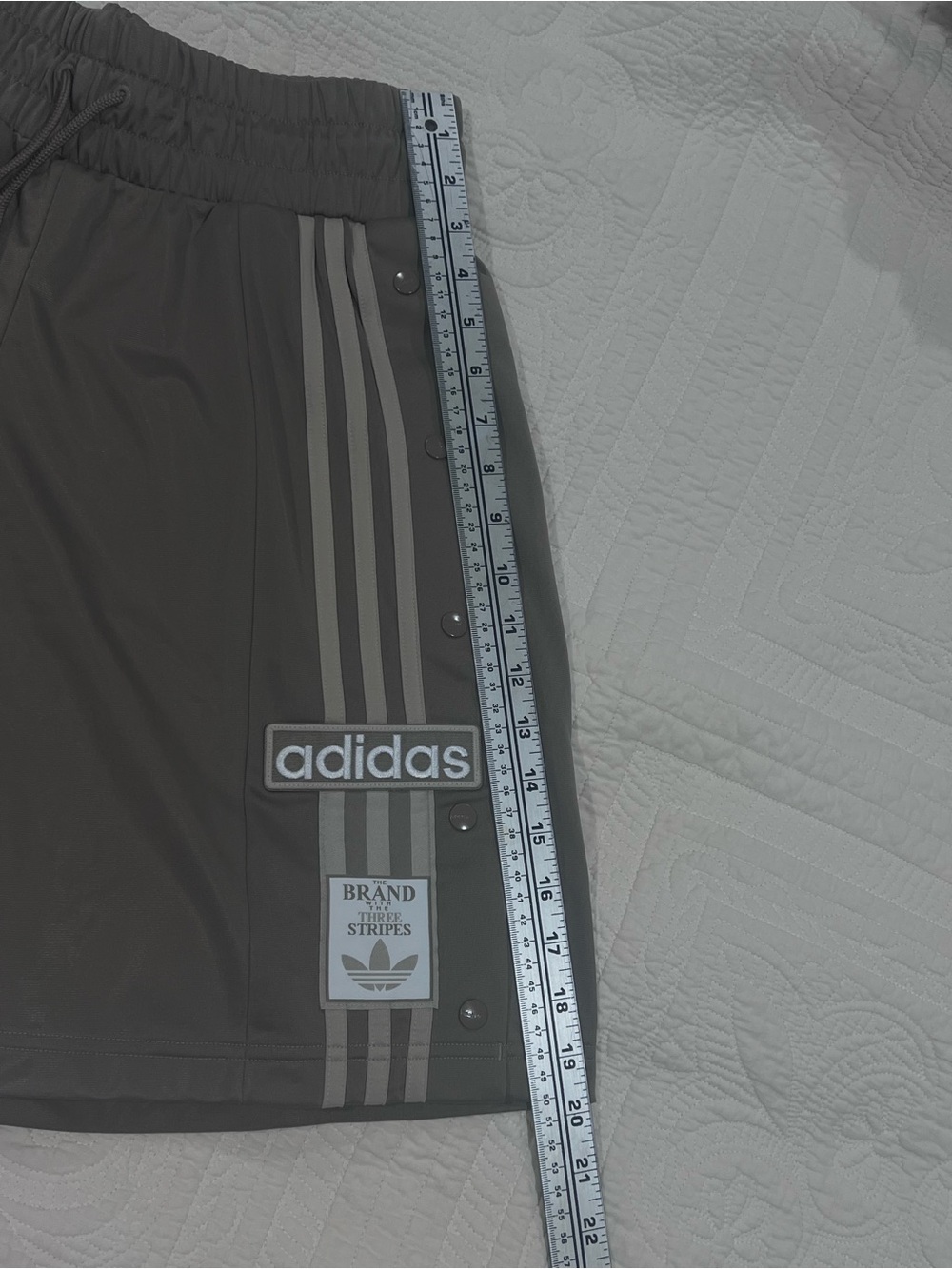 ADIDAS Adibreak shorts in Chalky Taupe Brown Breakaway shorts. size Medium - Picture 11 of 15